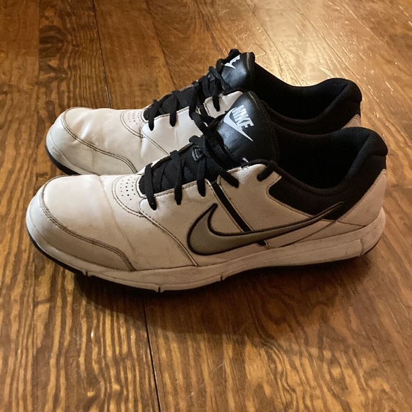 White Nike Golf Shoes. Size 10. Regular Width. - Picture 3 of 5